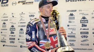 16554419591783646837