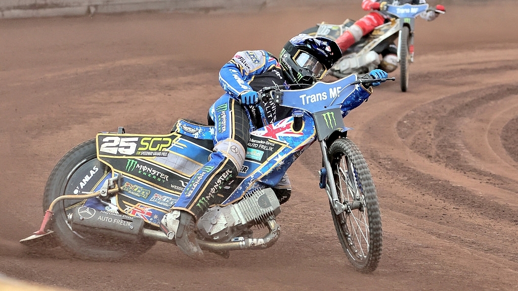 JACK HOLDER CHASES GORZOW GOLD Speedway Illustrated News