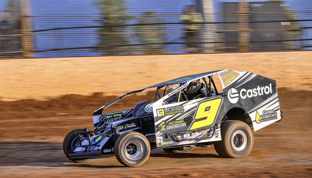 CROP#Mark Robinson - V8 Dirt Modifieds