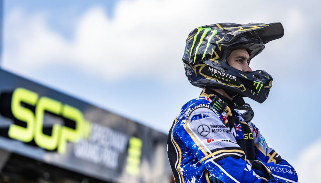 JHolder3369-large_01