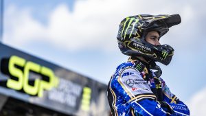 JHolder3369-large_01